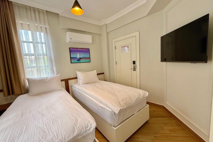 Room 27 of 126