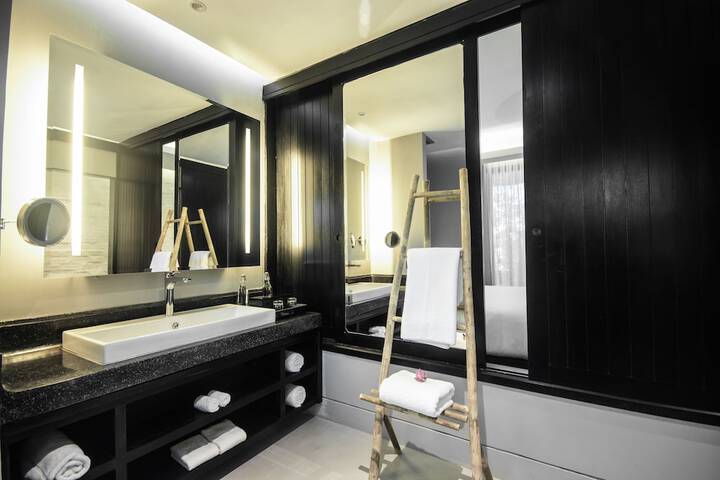 Room 18 of 219