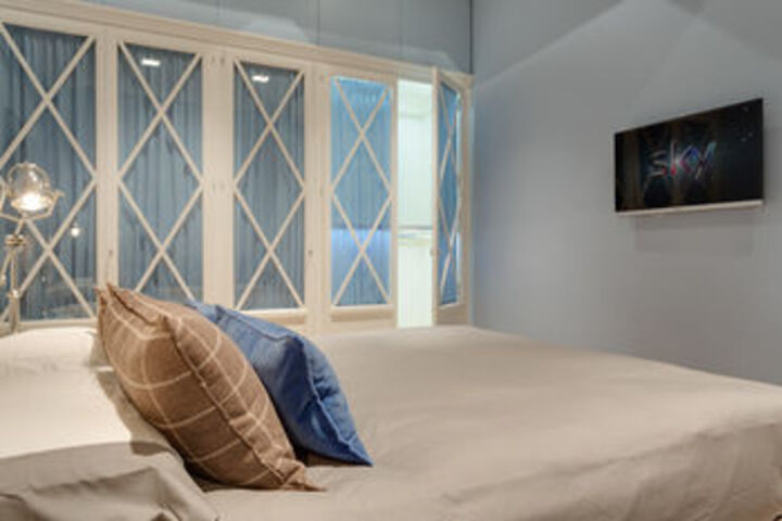 Room 10 of 68