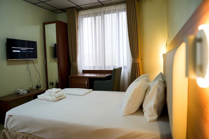 Room 7 of 13