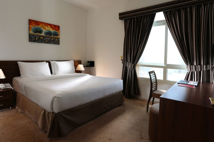 Room 10 of 96