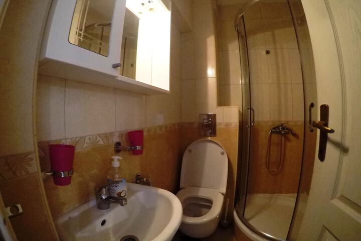 Room 32 of 42