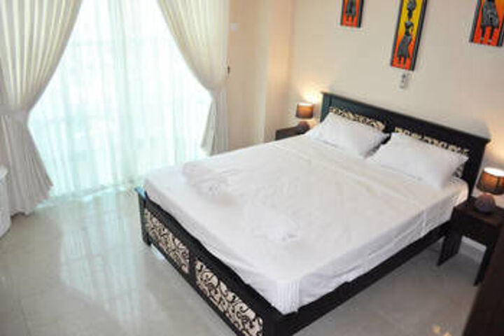 Room 3 of 8