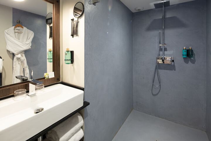 Bath Interior