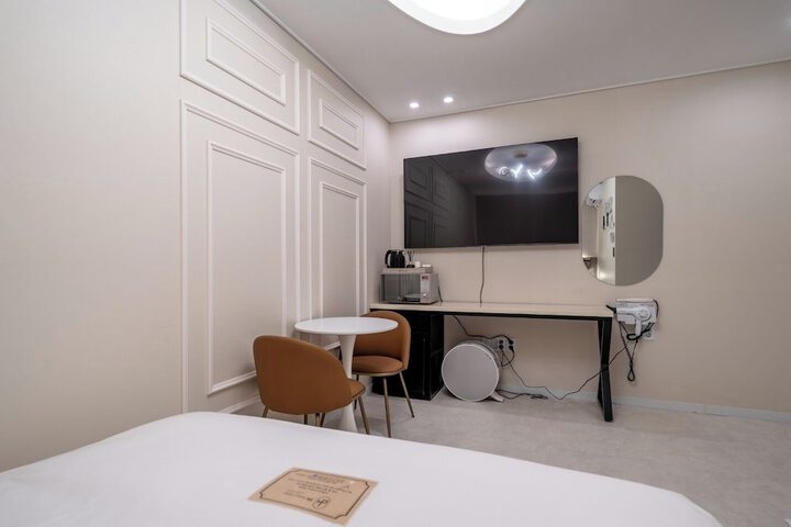 Room 17 of 43