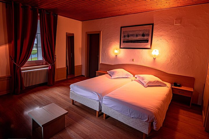 Room 5 of 28