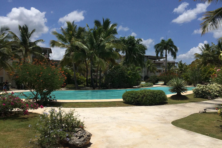 Pool 1 of 2