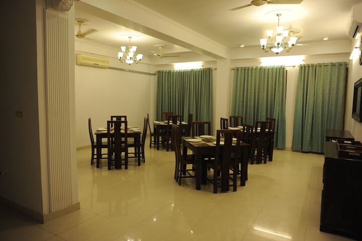 Dining 47 of 60
