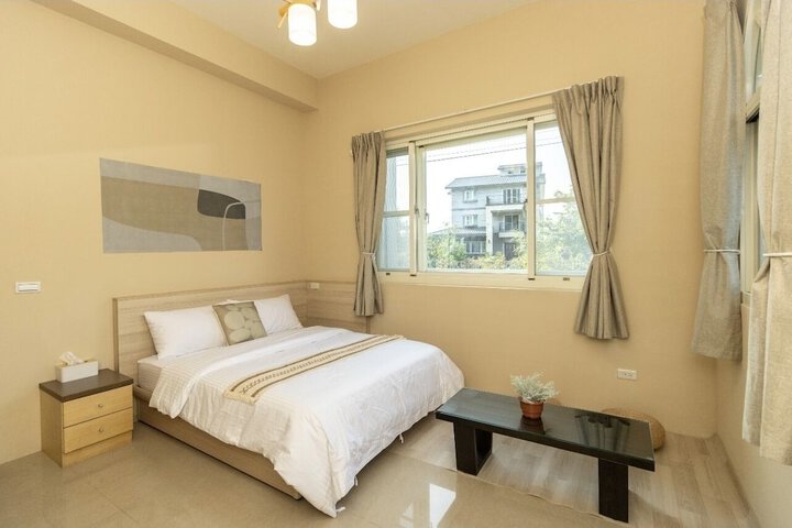 Room 32 of 48