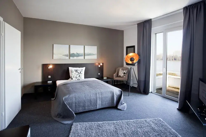 Room 5 of 15