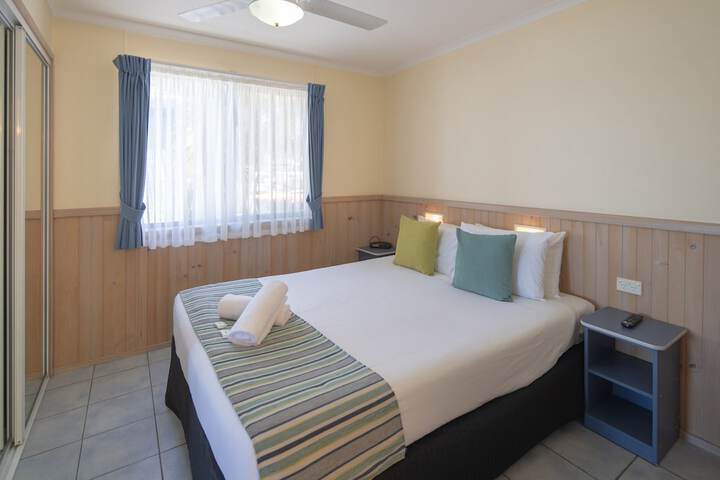 Room 3 of 100