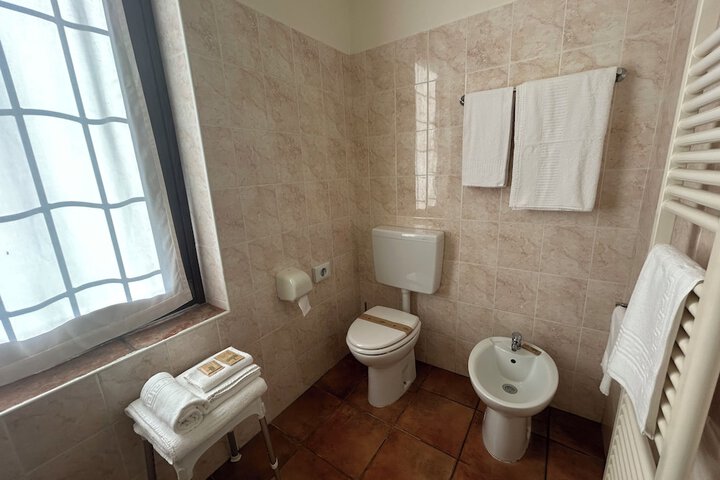 Room 32 of 52