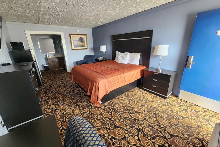 Room 4 of 23