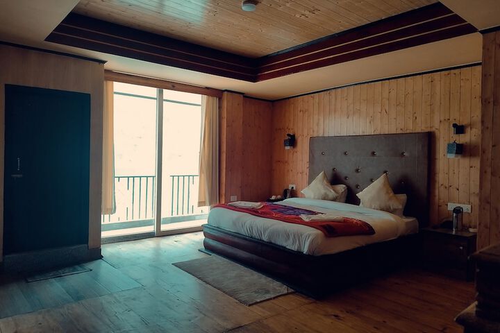 Room 33 of 46
