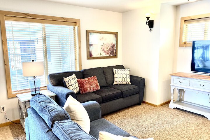 Lounge 276 of 426
