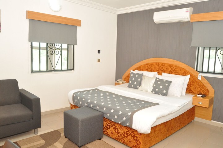 Room 8 of 30