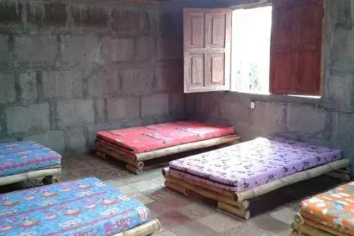 Room 2 of 6