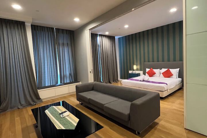 Platinum Suites KLCC by Sleepy Owl