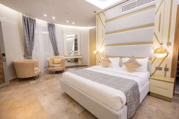 Room 15 of 73