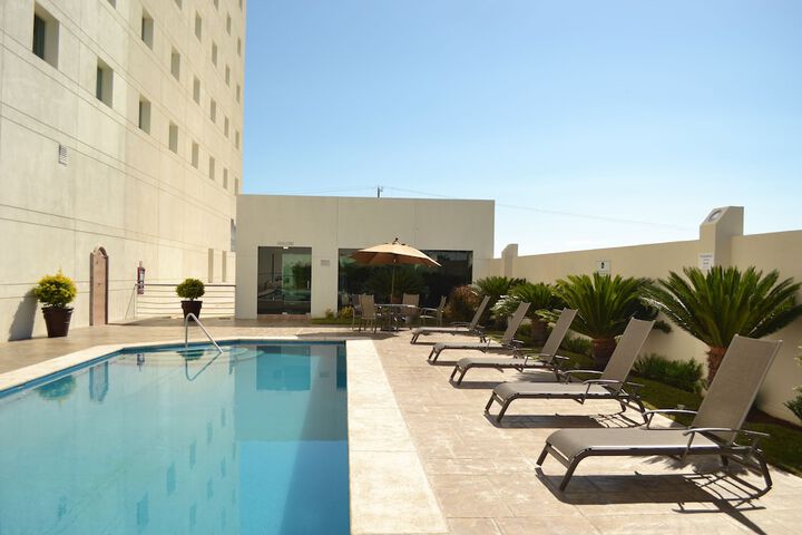 Hotel Pool