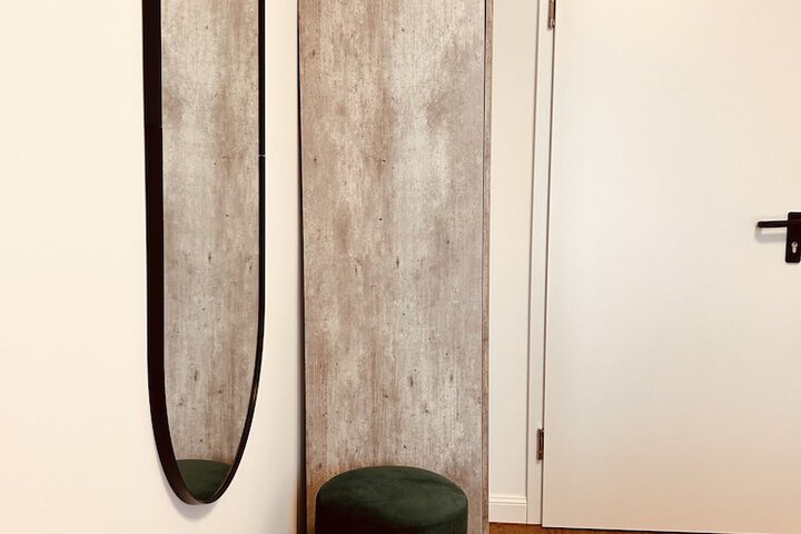 Room 9 of 37