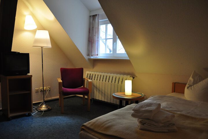 Room 16 of 27