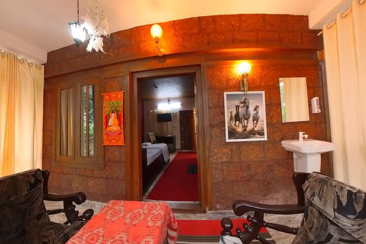 Room 12 of 33
