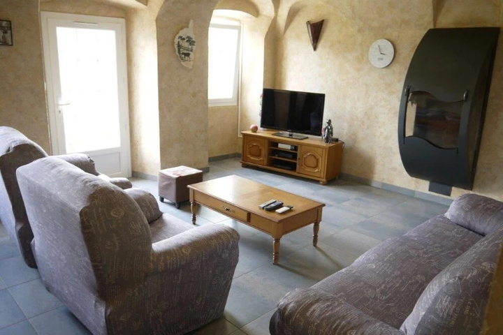Room 6 of 16