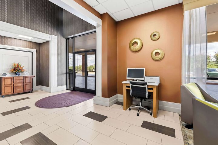 Business Center 24 of 26