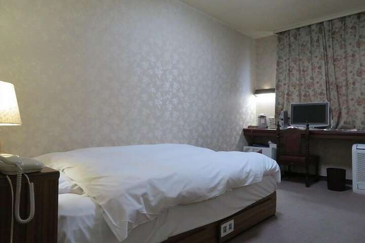 Room 16 of 21