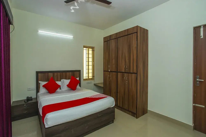 Room 4 of 16