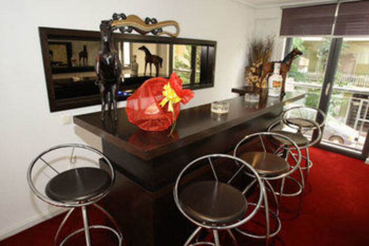 Lounge 8 of 20