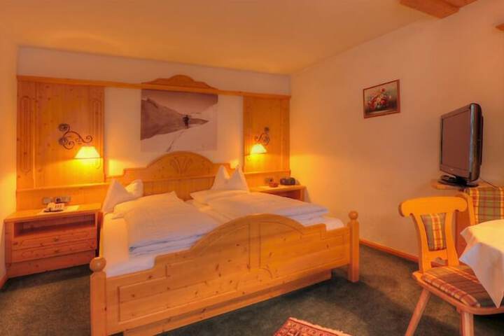 Room 4 of 87