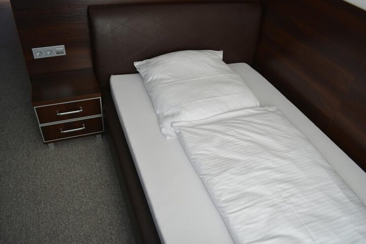 Room 7 of 13