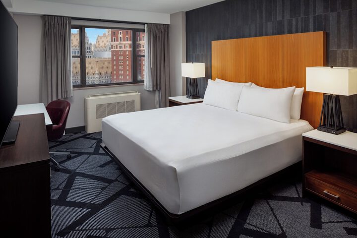 Room 10 of 77