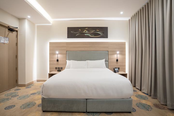 Room 10 of 17