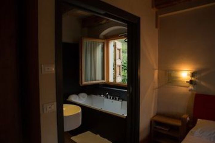 Room 5 of 26