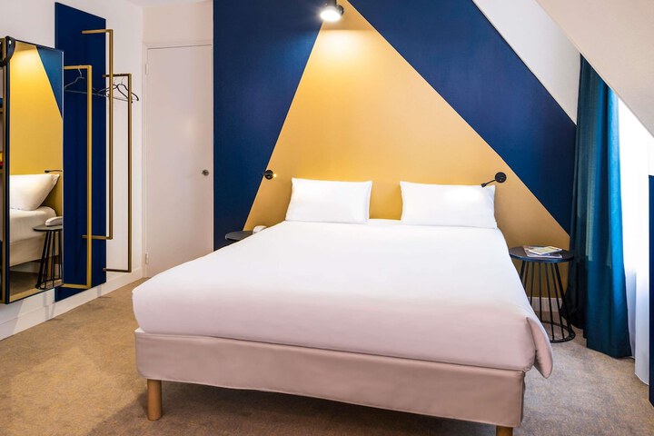 Room 3 of 46