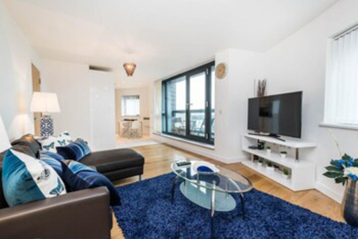 Luxury Modern 2BD Flat in Centre