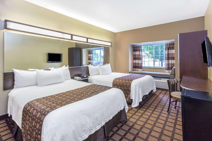 Queen Bed Accessible (8 of 15)