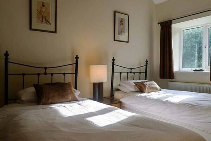 Room 2 of 9