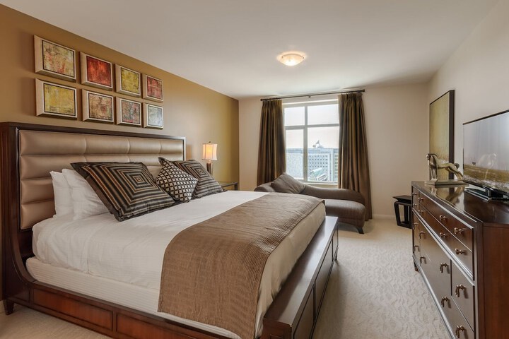 Room 2 of 37