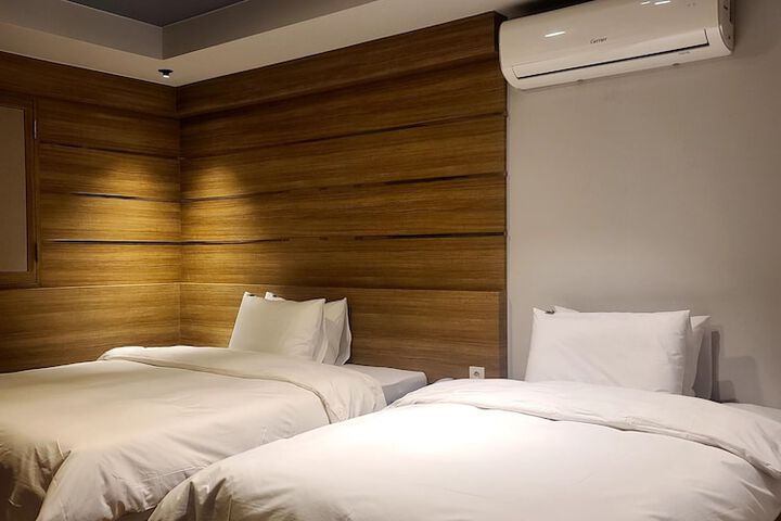 Room 3 of 15