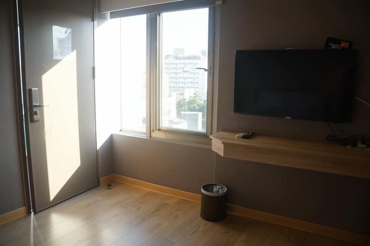 Room 10 of 34