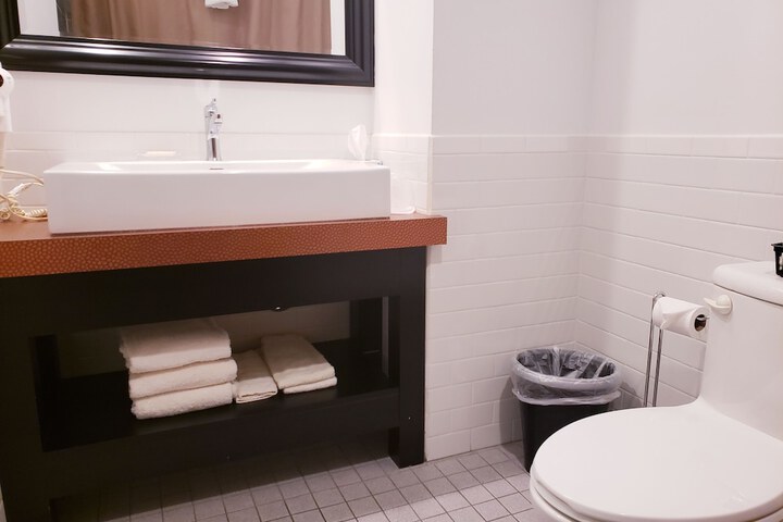 Room 150 of 206
