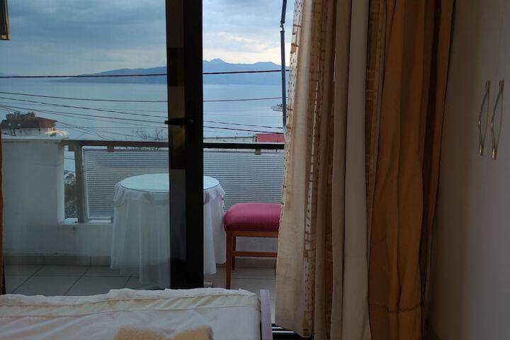 Room 104 of 177