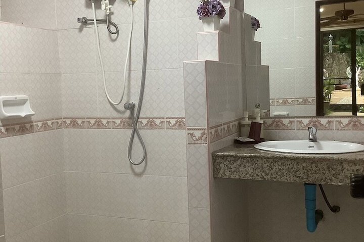 Room 25 of 38