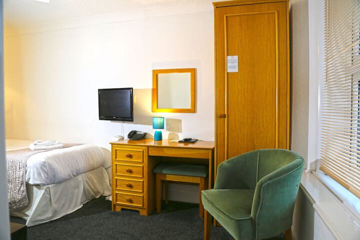 Room 10 of 31