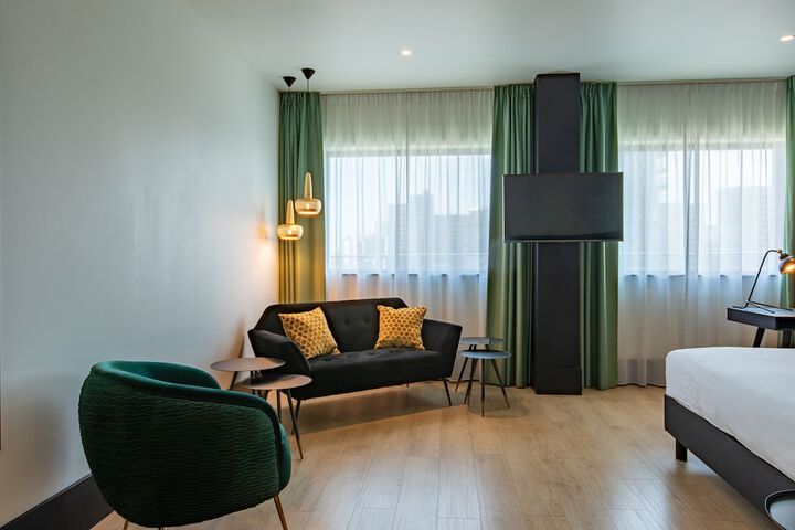Room 46 of 98
