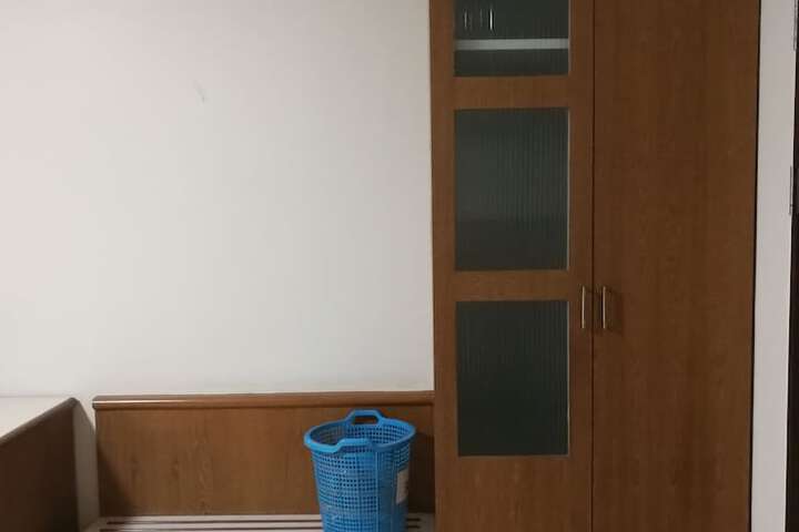 Room 10 of 26